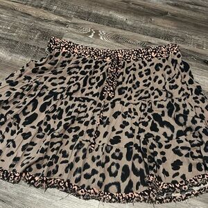 Women’s boutique- tan/black skirt